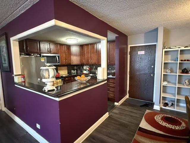 2005 S Finley RD #203, Lombard, IL 60148