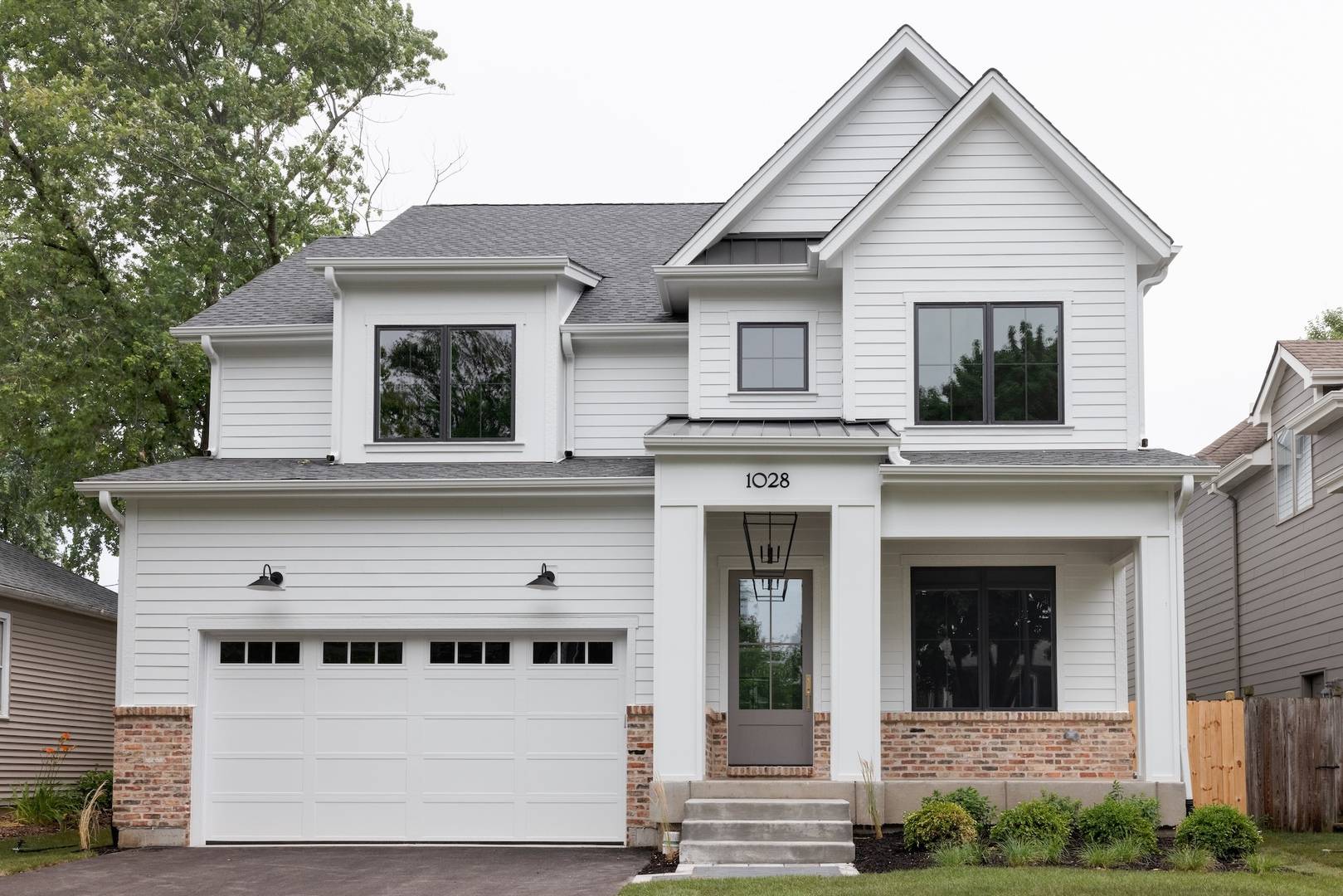 905 N Webster ST, Naperville, IL 60563