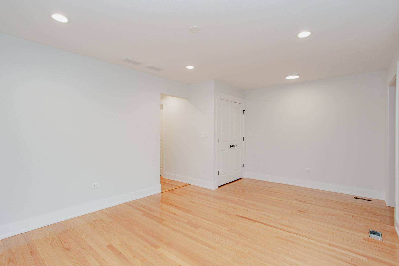 5509 N Central AVE, Chicago, IL 60630