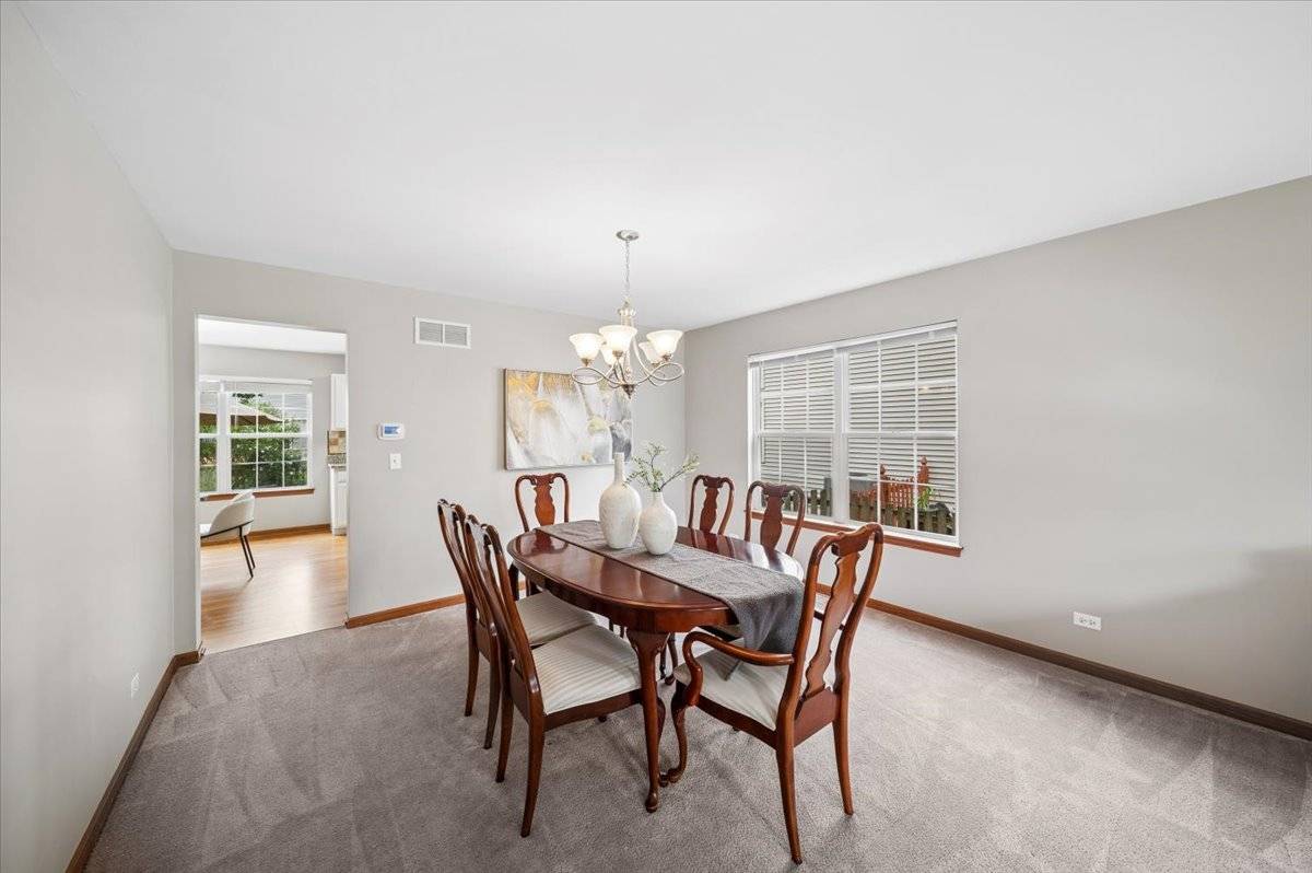 3423 Interlochen LN, Naperville, IL 60564