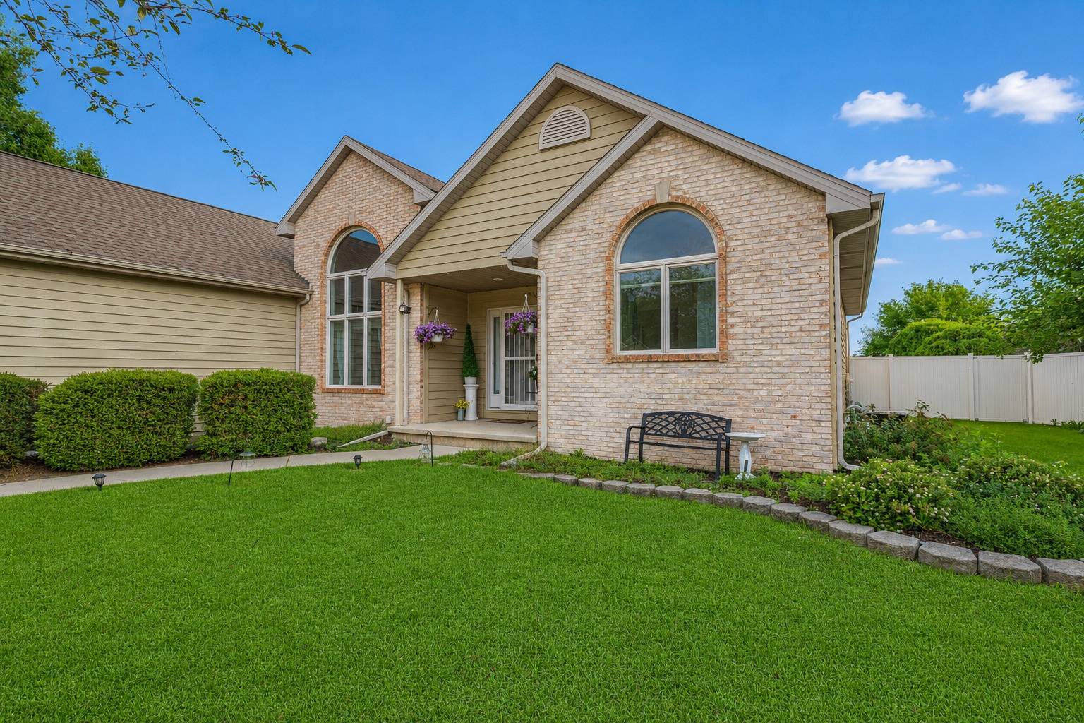 219 Greenbriar LN, Bourbonnais, IL 60914