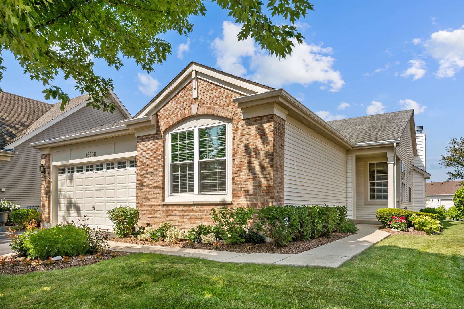 16530 Grandwood Lake DR, Crest Hill, IL 60403