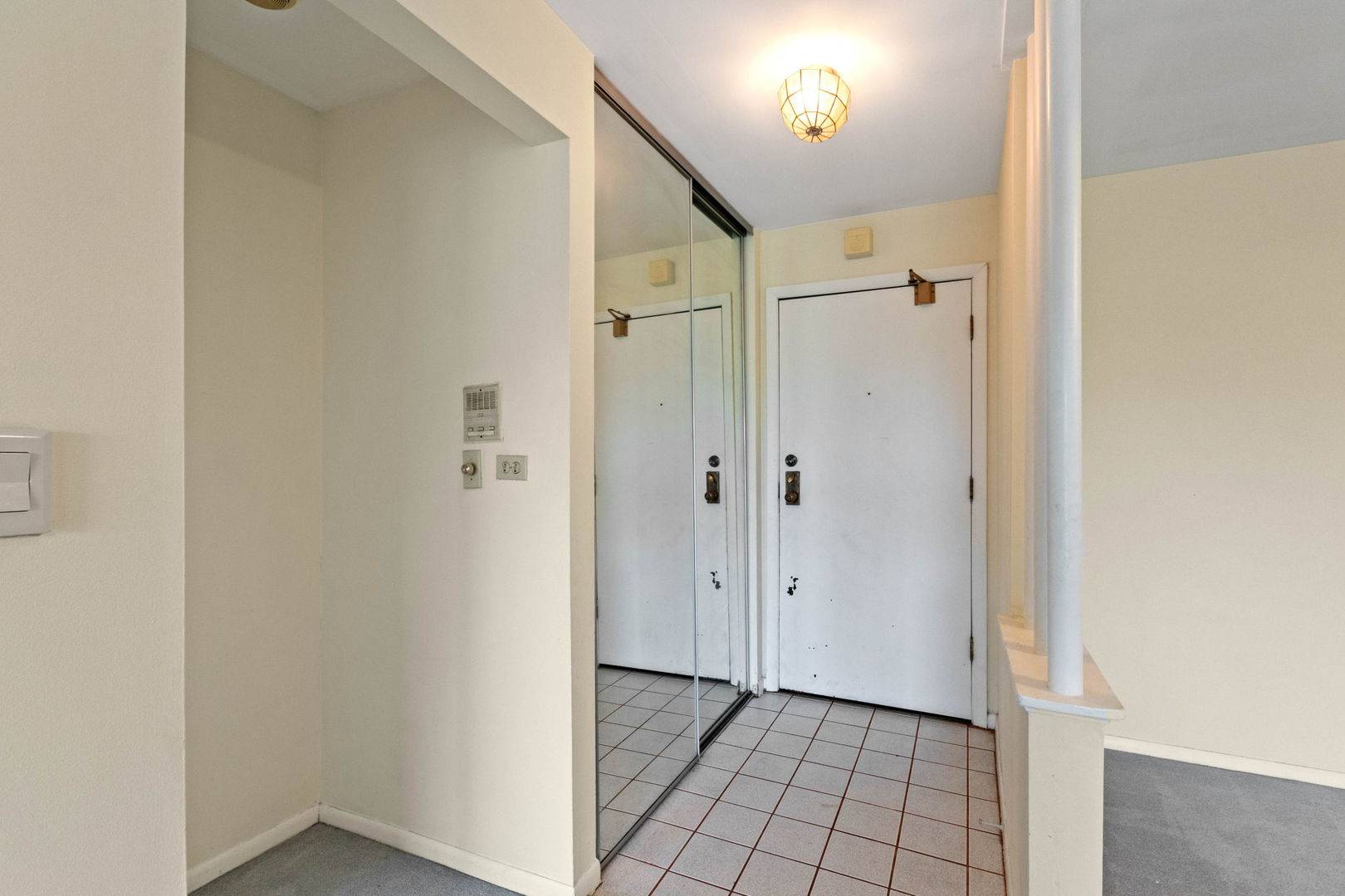 2100 Valencia DR #300B, Northbrook, IL 60062