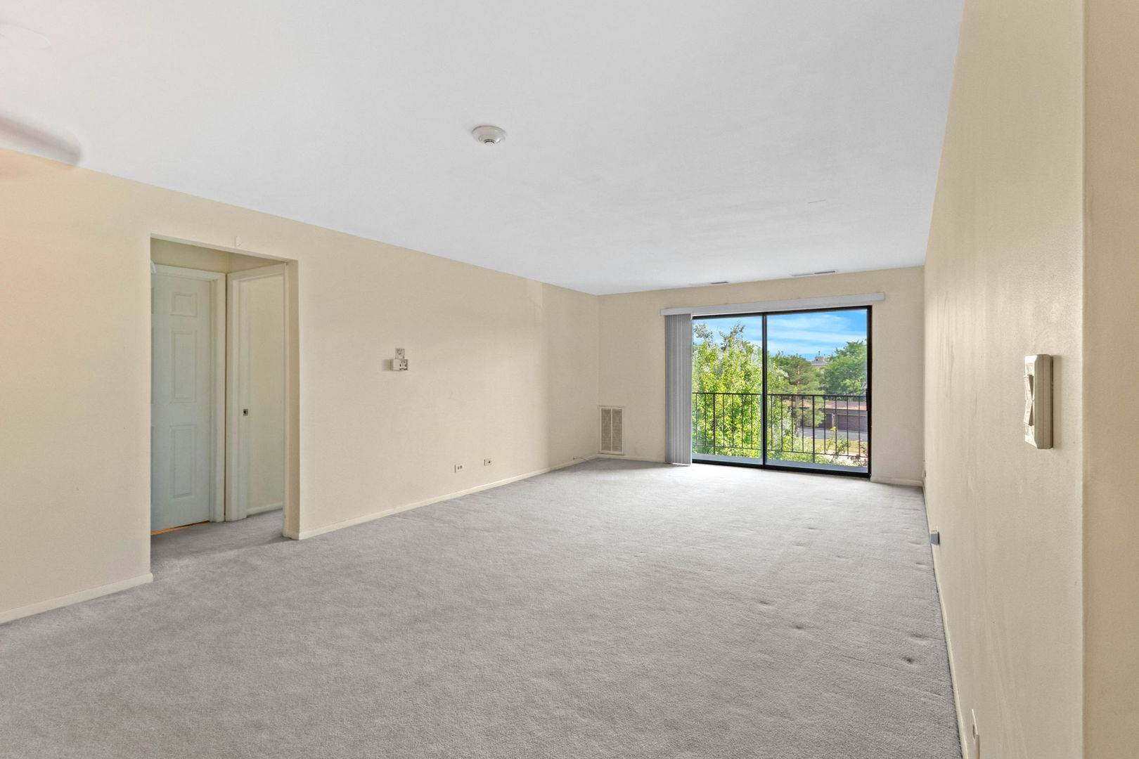 2100 Valencia DR #300B, Northbrook, IL 60062