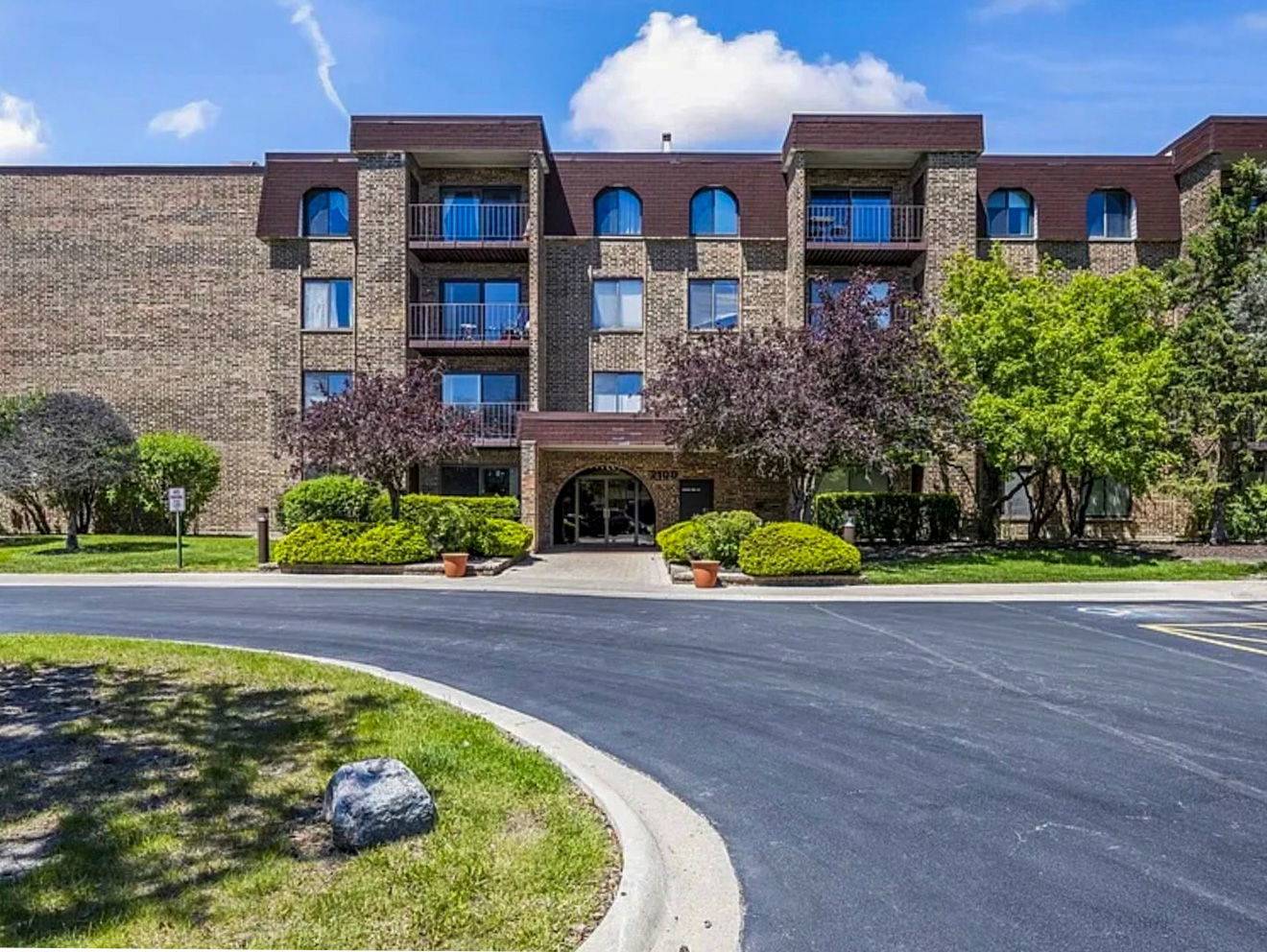 2100 Valencia DR #300B, Northbrook, IL 60062