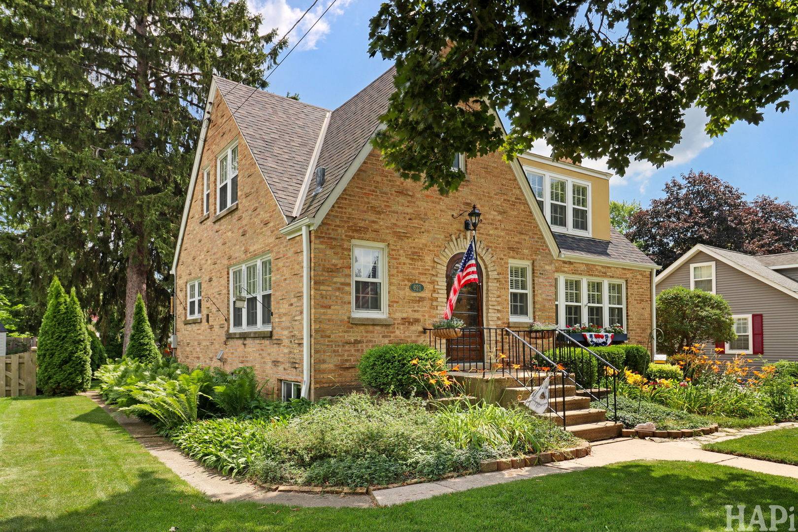 621 PARKWAY AVE, Antioch, IL 60002