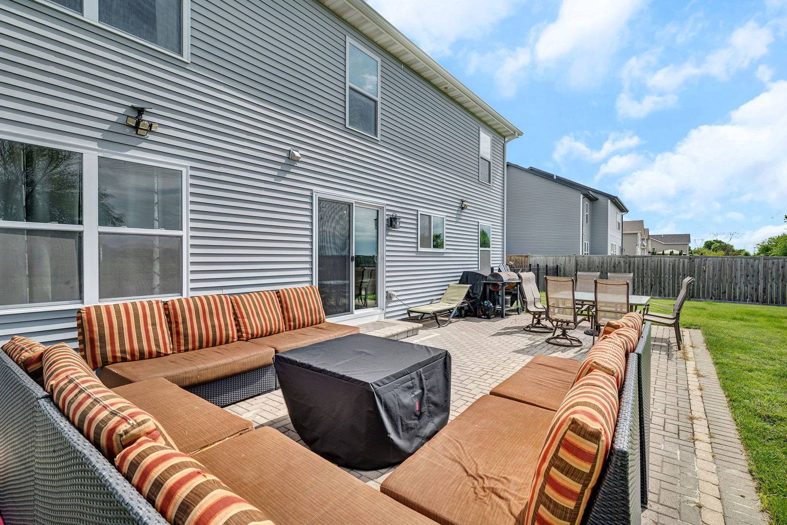 27337 W Deer Hollow LN, Channahon, IL 60410