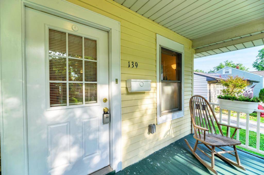 139 N Washington ST, Westmont, IL 60559