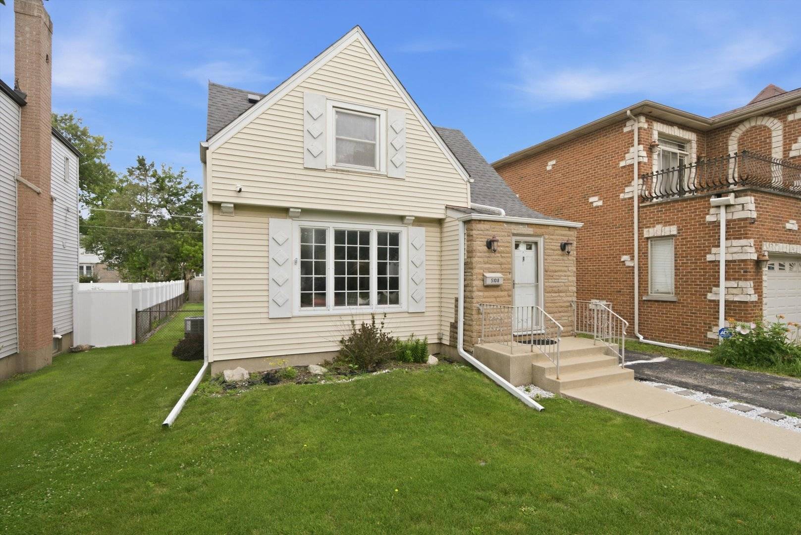 5108 N Octavia AVE, Harwood Heights, IL 60706