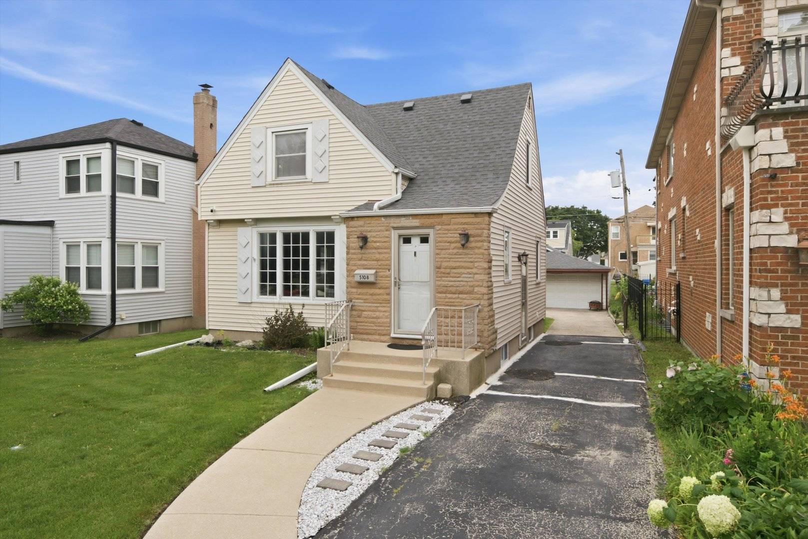 5108 N Octavia AVE, Harwood Heights, IL 60706