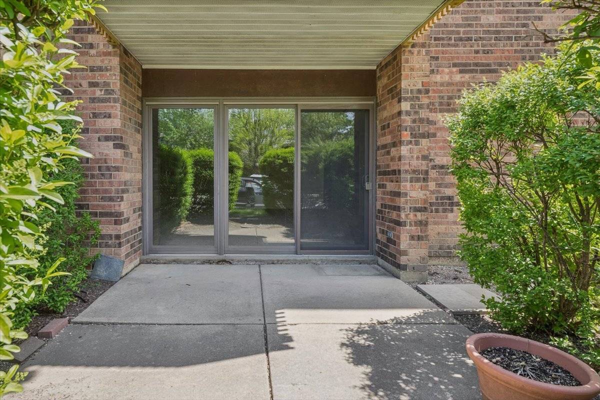 925 Spring Hill DR #102, Northbrook, IL 60062
