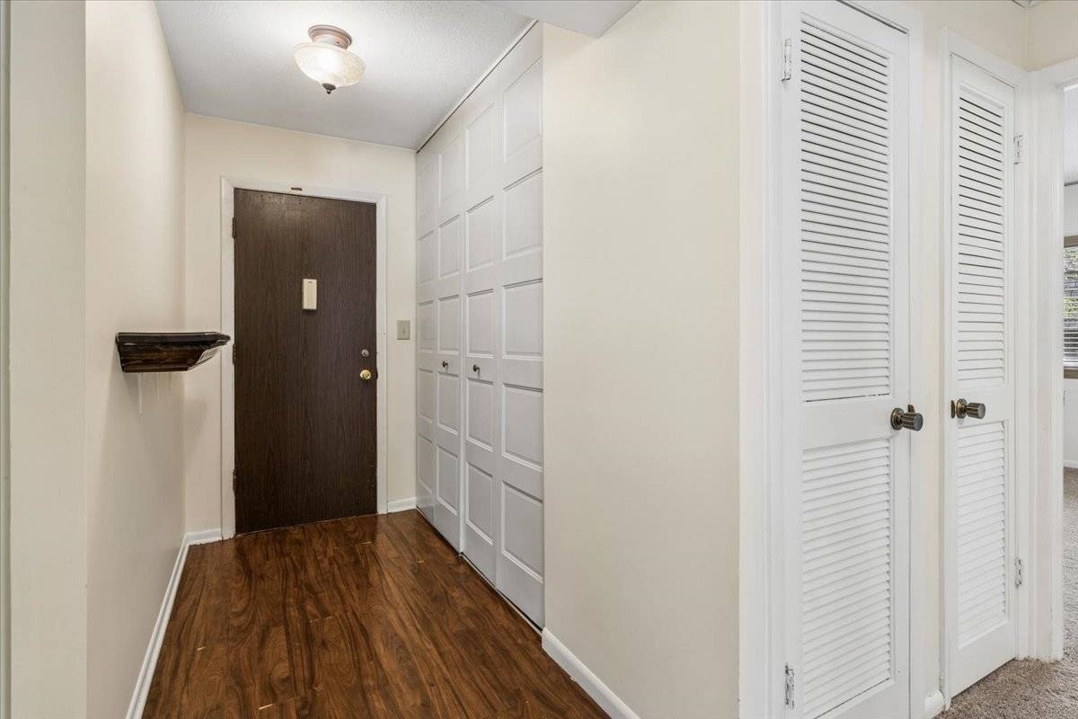 925 Spring Hill DR #102, Northbrook, IL 60062