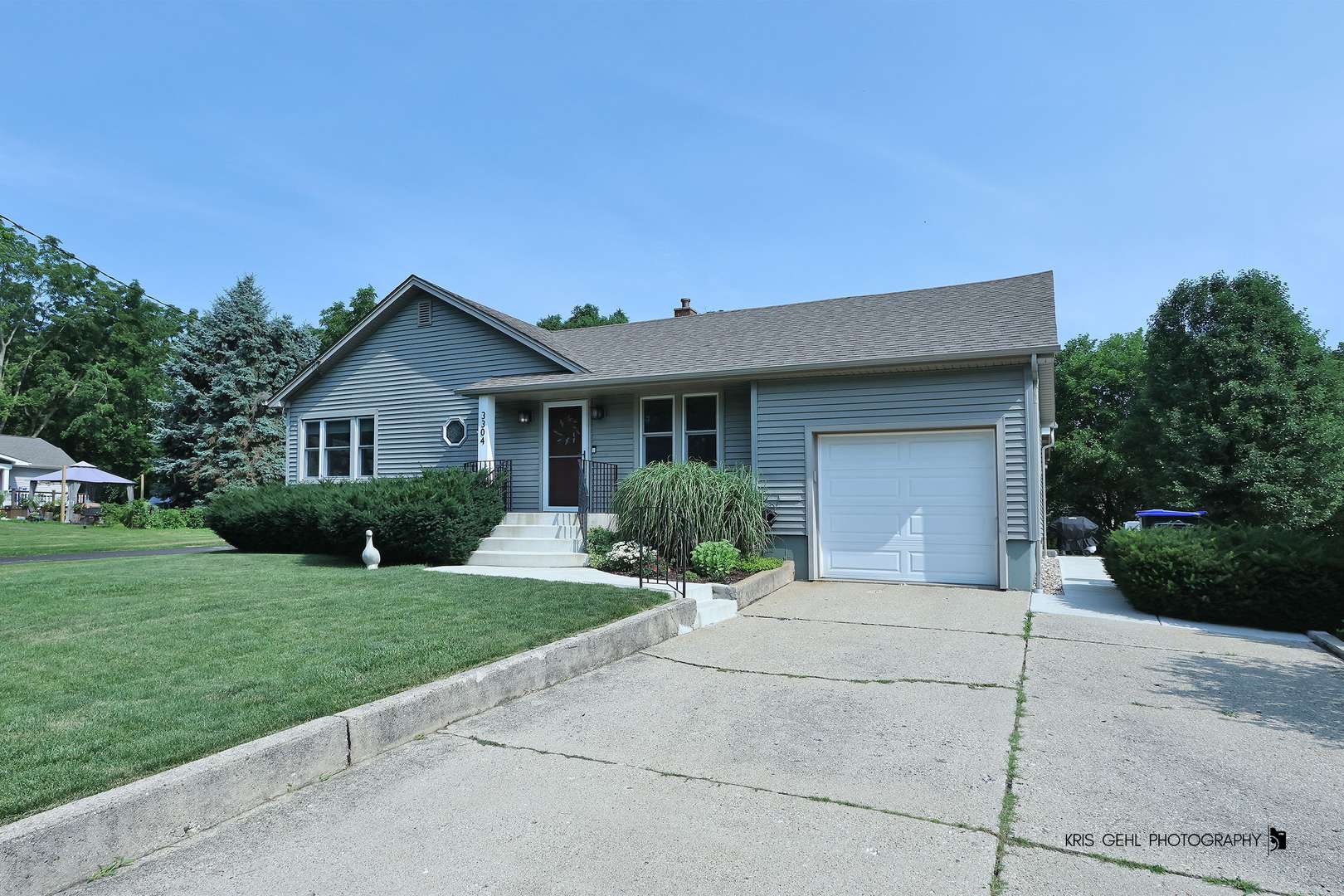 3304 W 3rd AVE, Mchenry, IL 60050