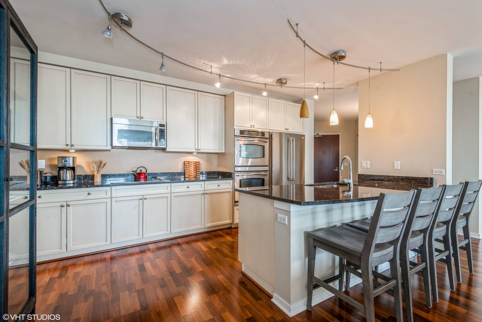 807 Davis ST #1501, Evanston, IL 60201
