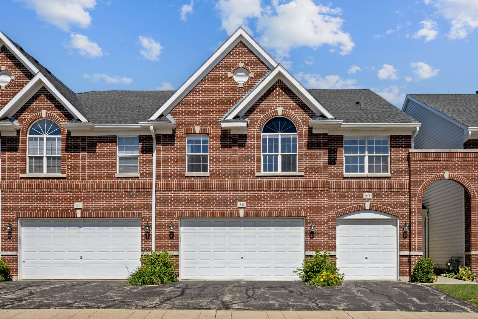 88 Fulbright LN, Schaumburg, IL 60194