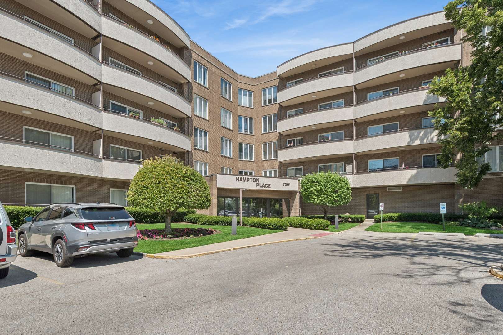 7201 N LINCOLN AVE #403, Lincolnwood, IL 60712