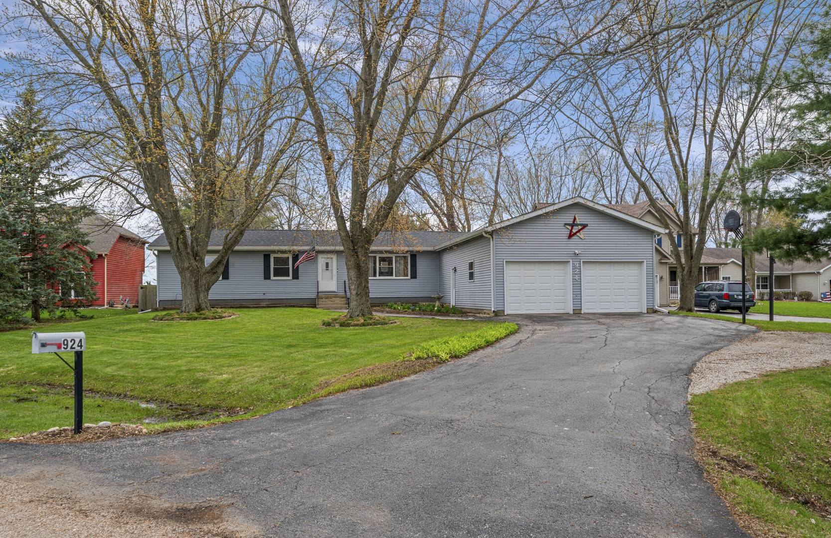 924 Suzy ST, Sandwich, IL 60548