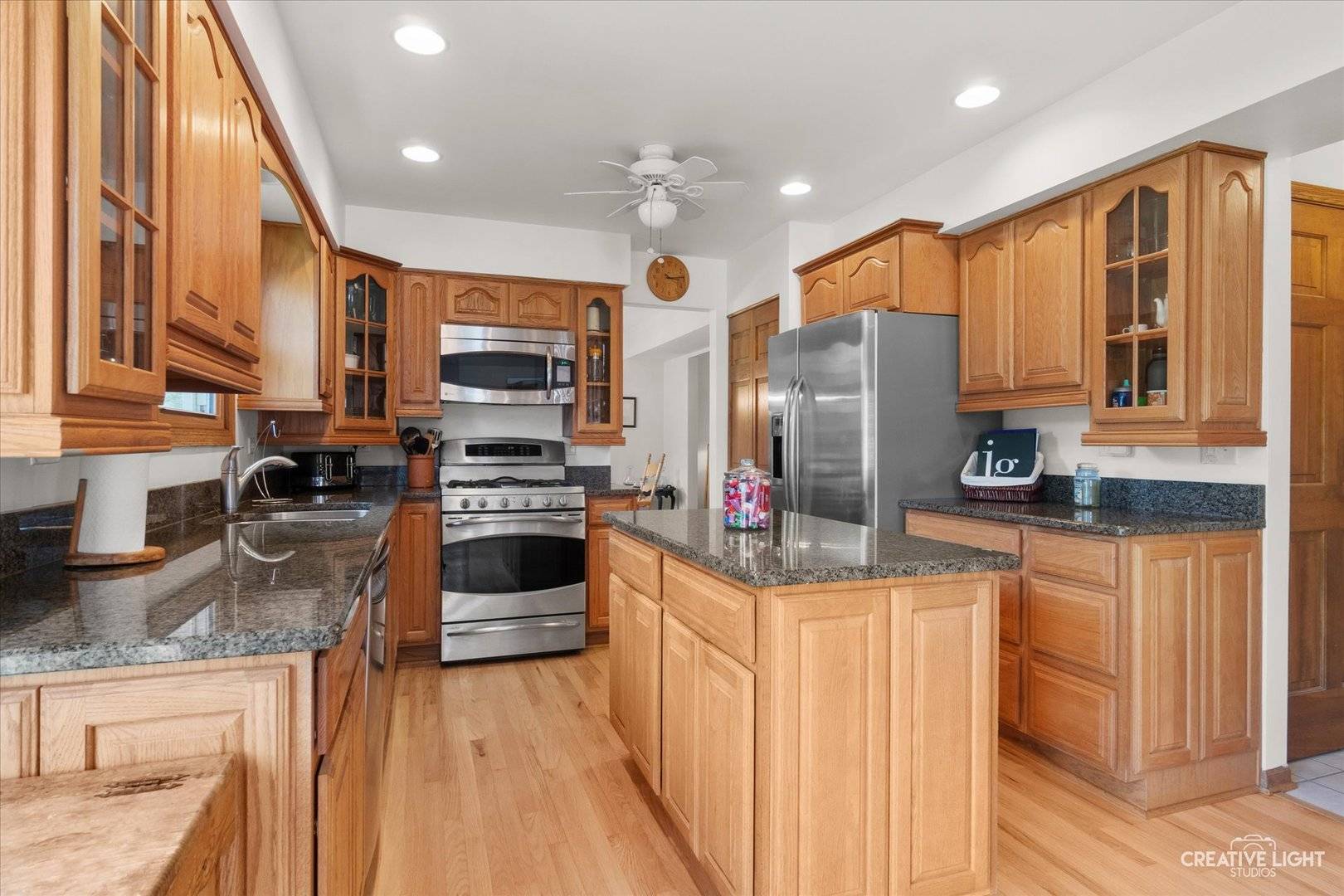78 Forestview LN, Aurora, IL 60502