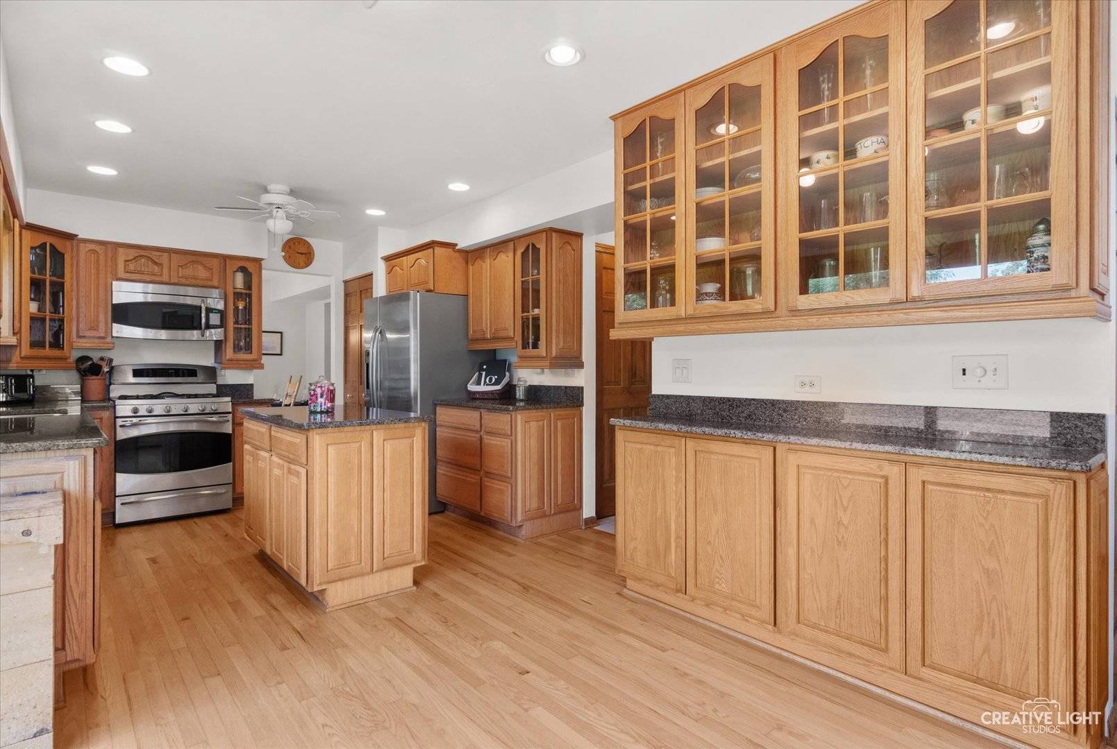 78 Forestview LN, Aurora, IL 60502