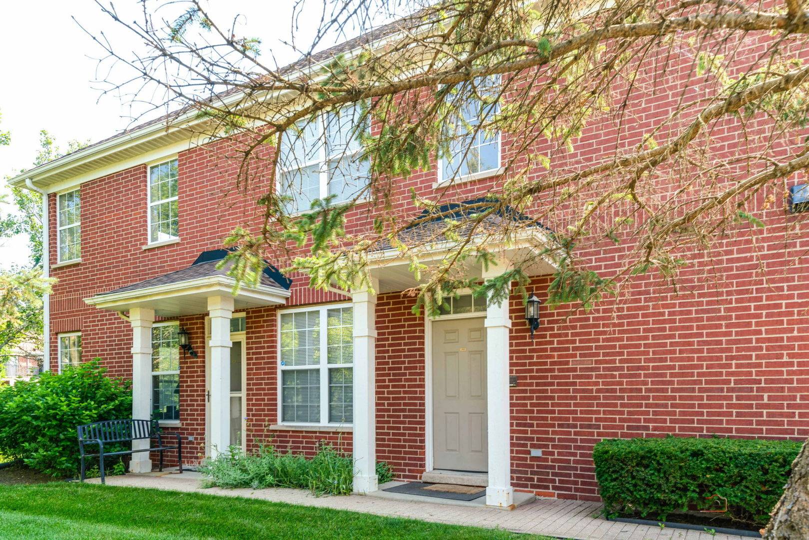 1002 Kensington DR, Northbrook, IL 60062