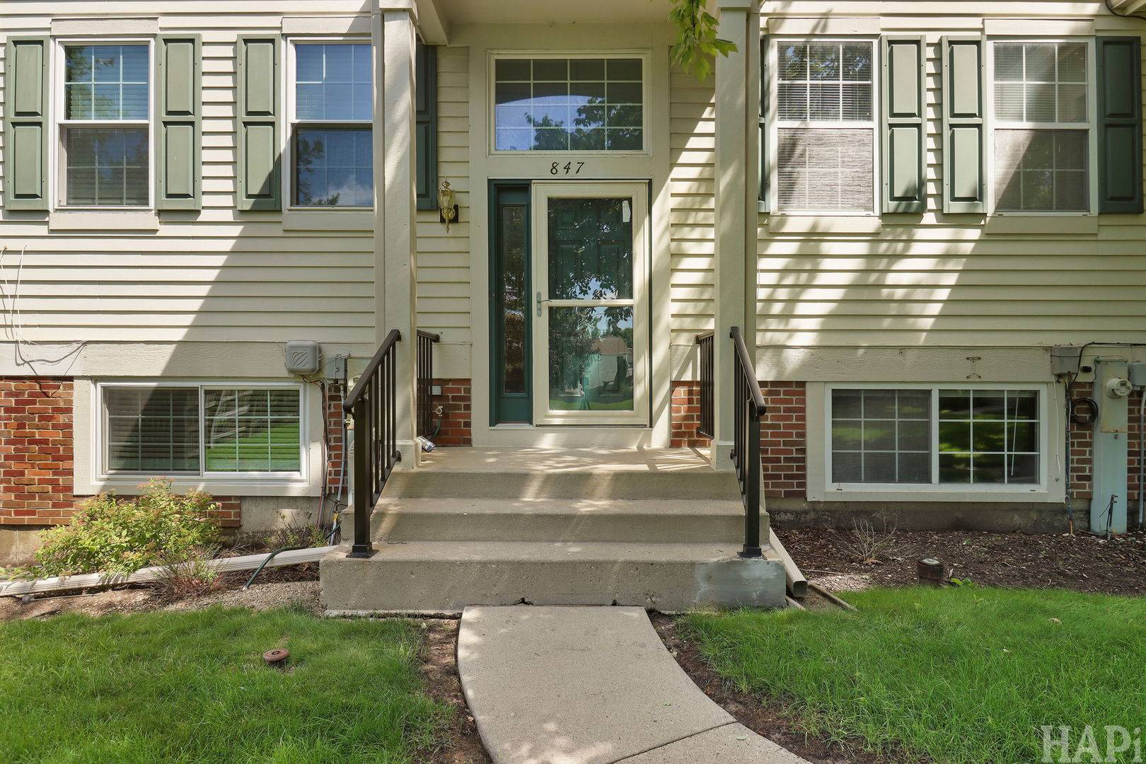 847 Essex CIR, Grayslake, IL 60030