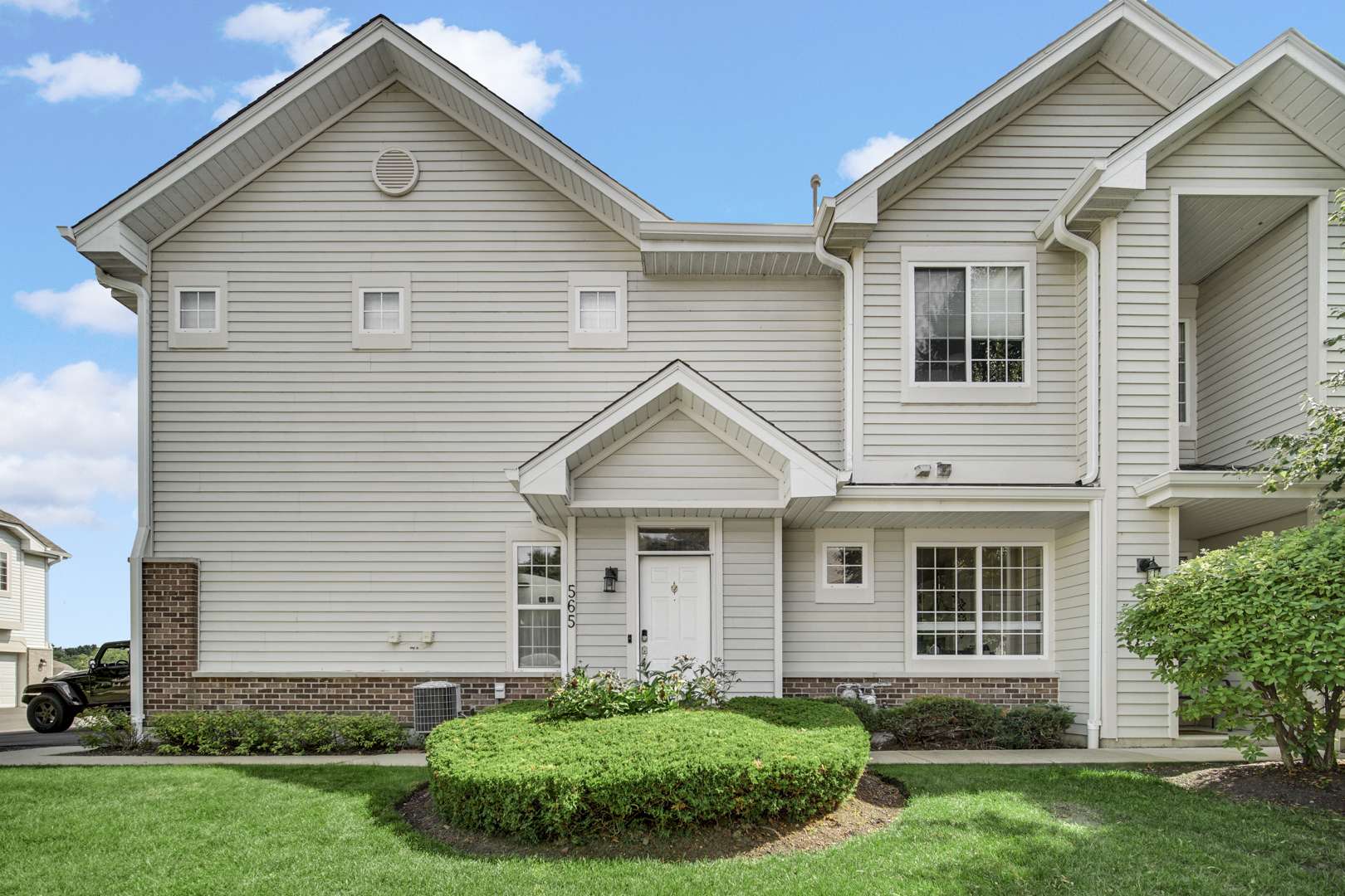 565 Blue Springs DR, Fox Lake, IL 60020