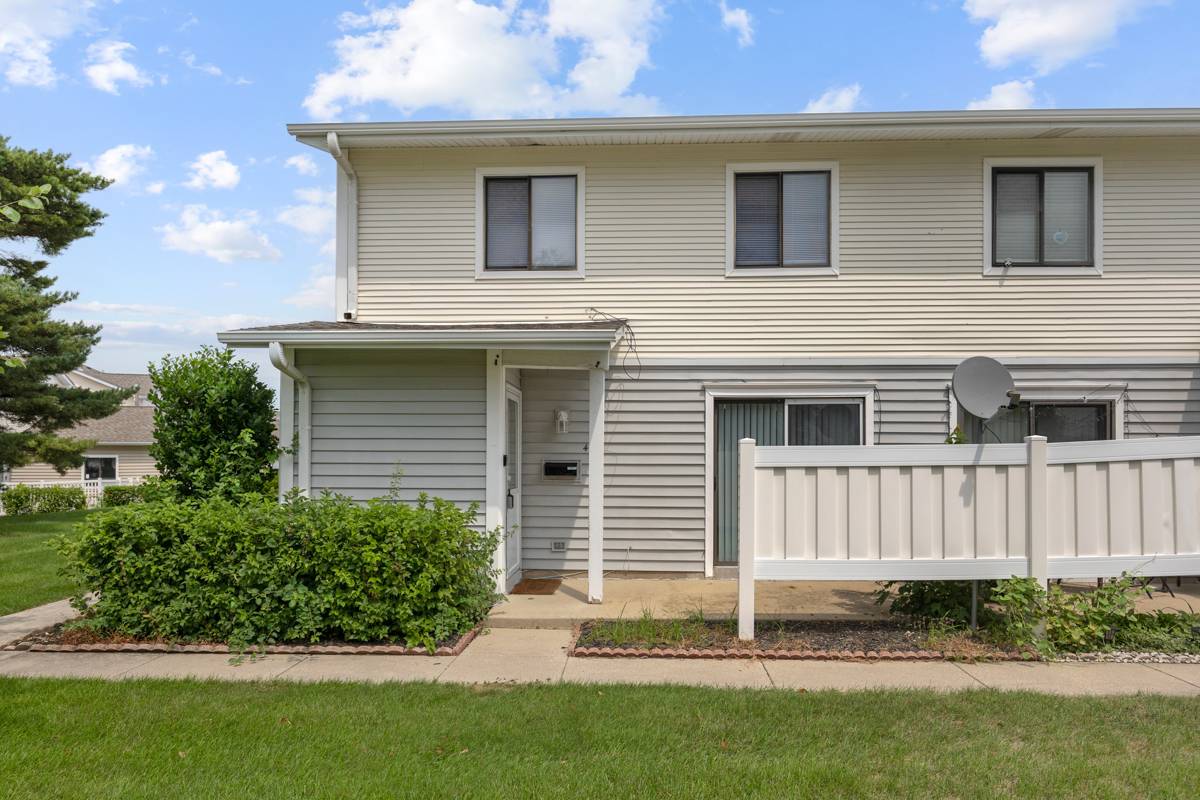 40 N Waterford DR, Schaumburg, IL 60194