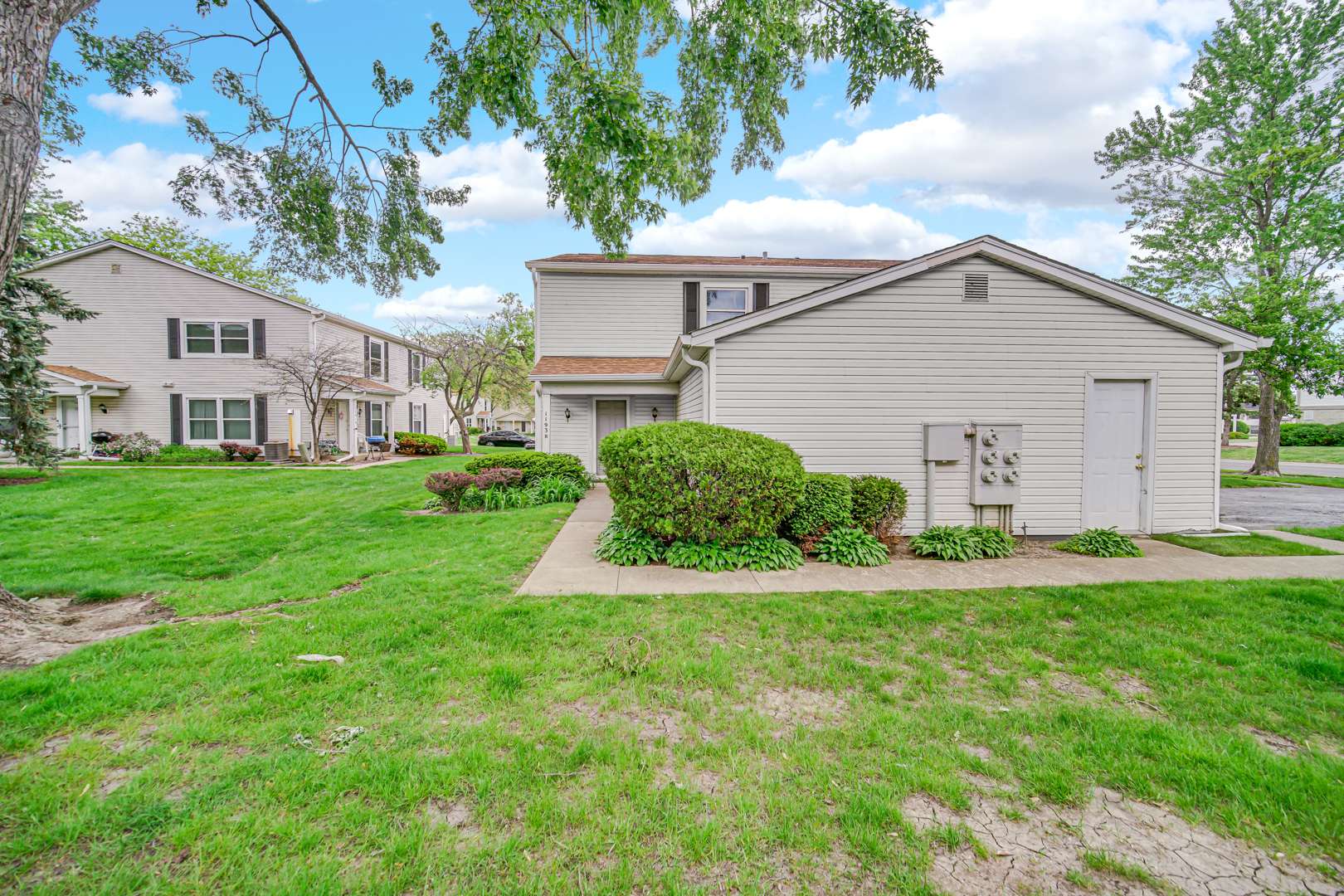 1193 E Barberry LN #B, Palatine, IL 60074