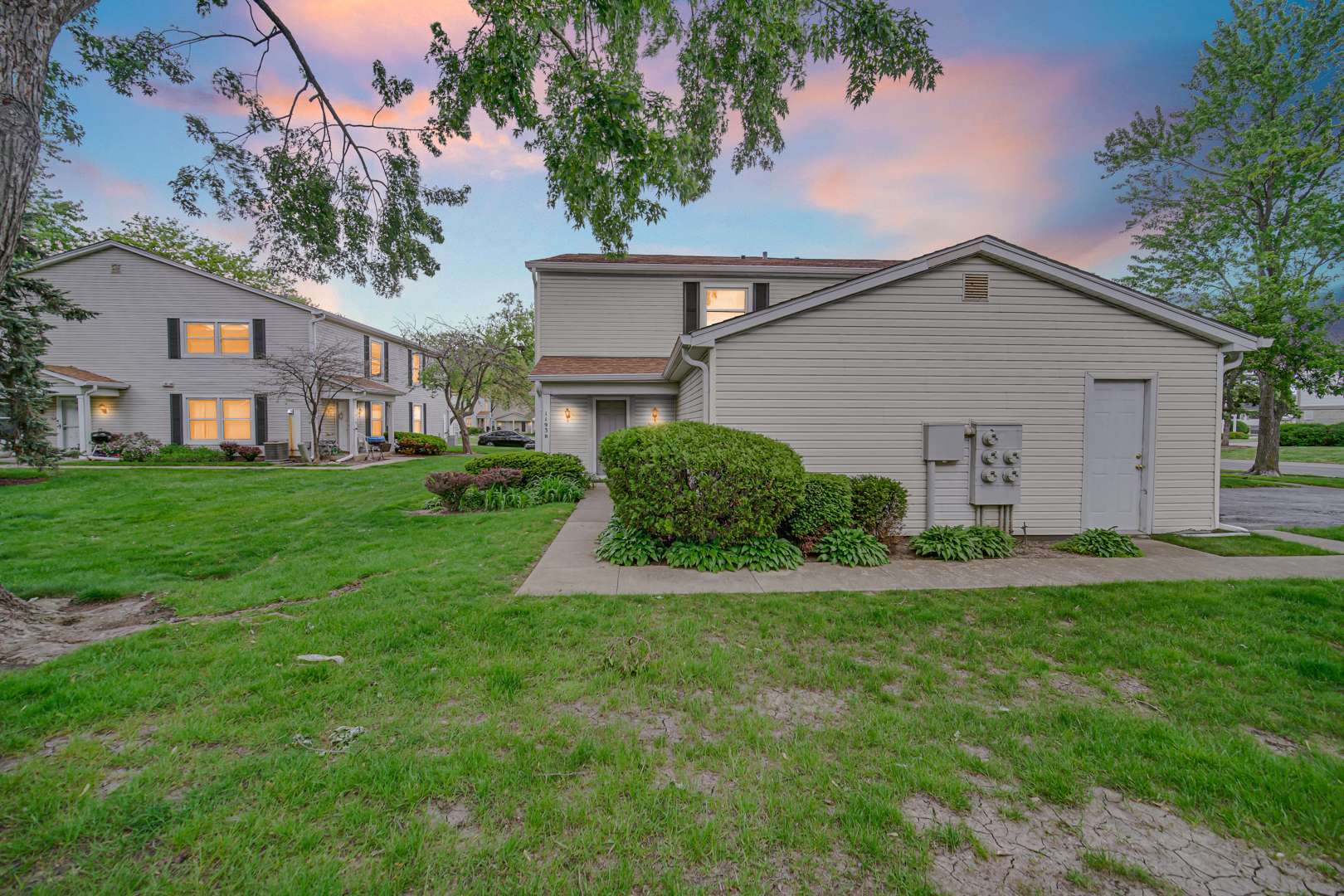 1193 E Barberry LN #B, Palatine, IL 60074