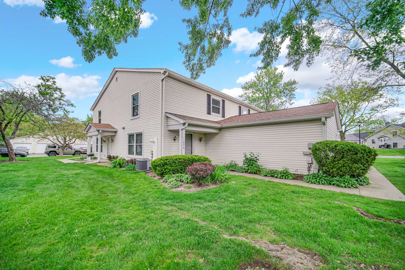 1193 E Barberry LN #B, Palatine, IL 60074