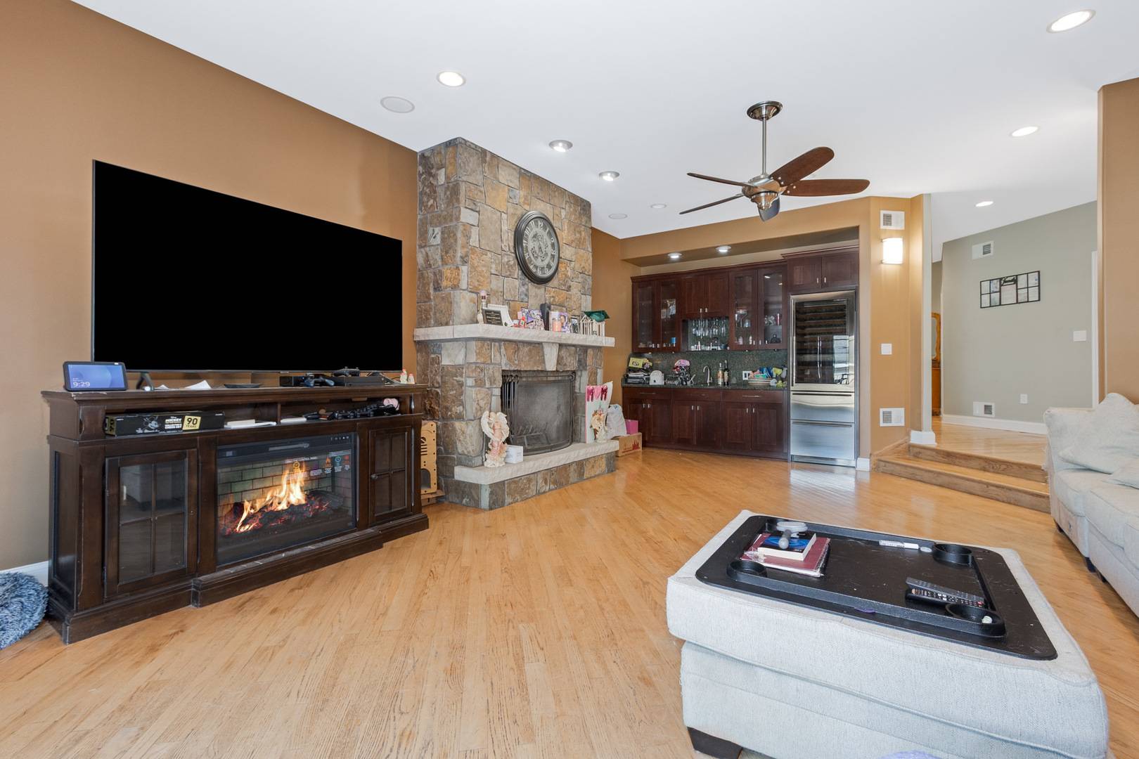 9340 S Clifton Park AVE, Evergreen Park, IL 60805
