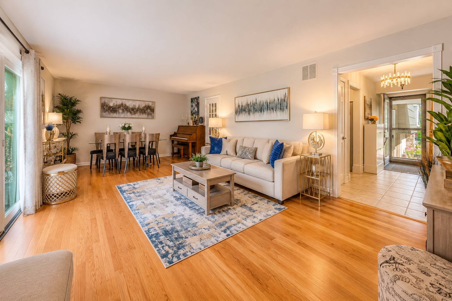 660 Versailles CIR #E, Elk Grove Village, IL 60007