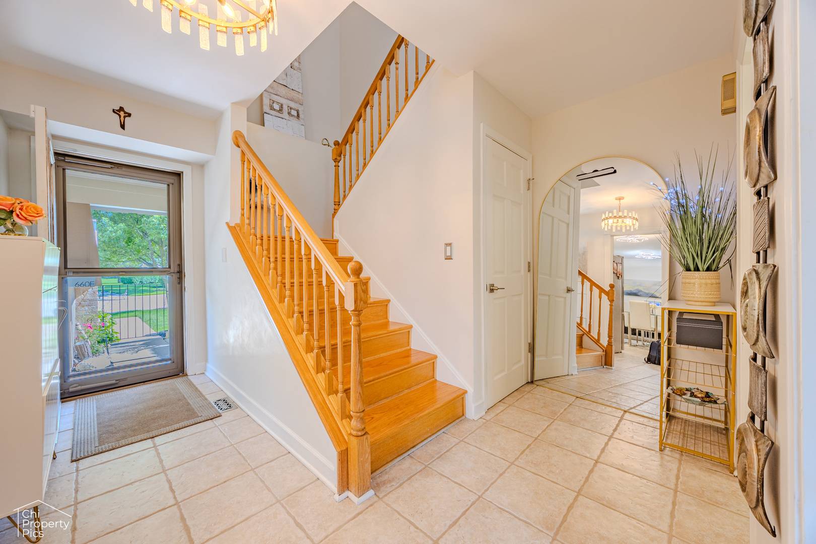 660 Versailles CIR #E, Elk Grove Village, IL 60007