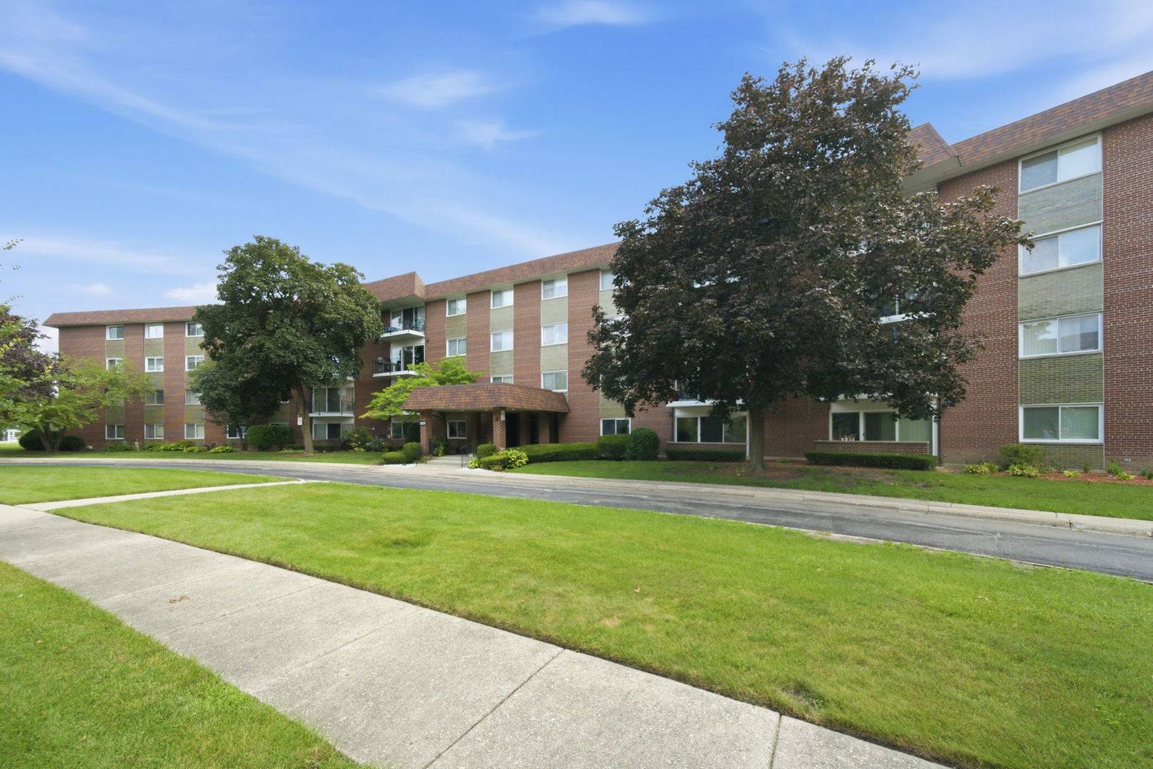 1025 S Fernandez AVE #2B, Arlington Heights, IL 60005