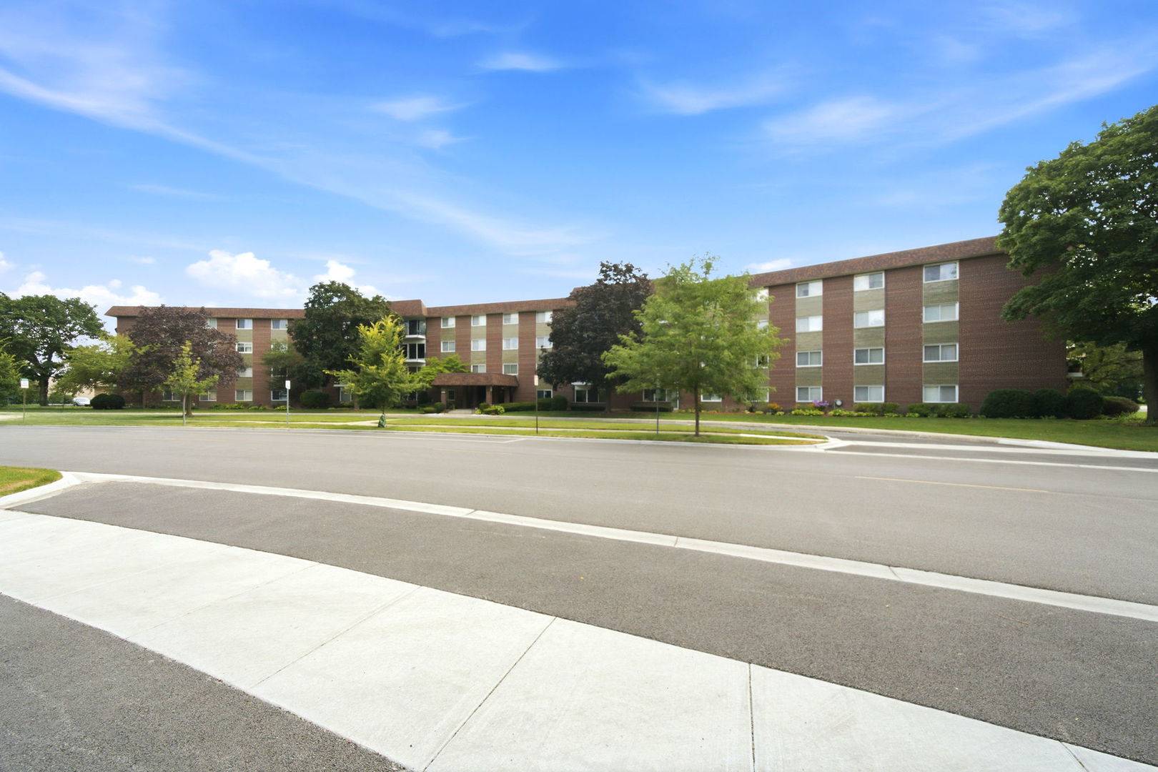 1025 S Fernandez AVE #2B, Arlington Heights, IL 60005