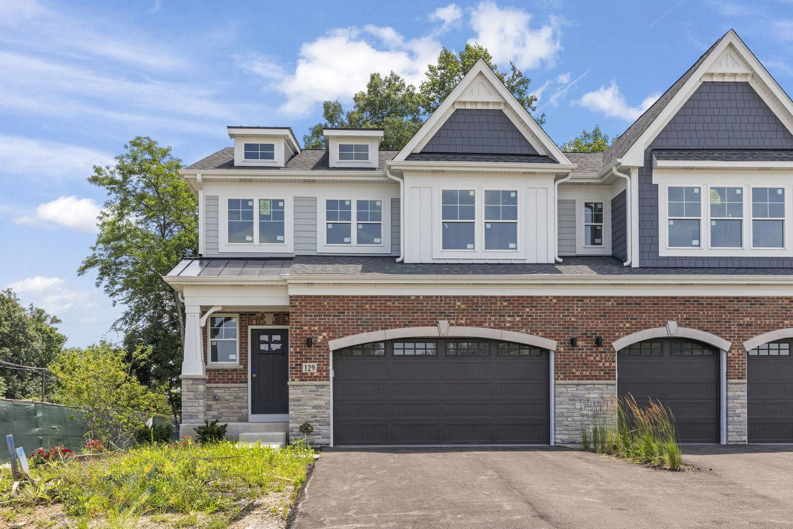 114 Harding CT, Glen Ellyn, IL 60137