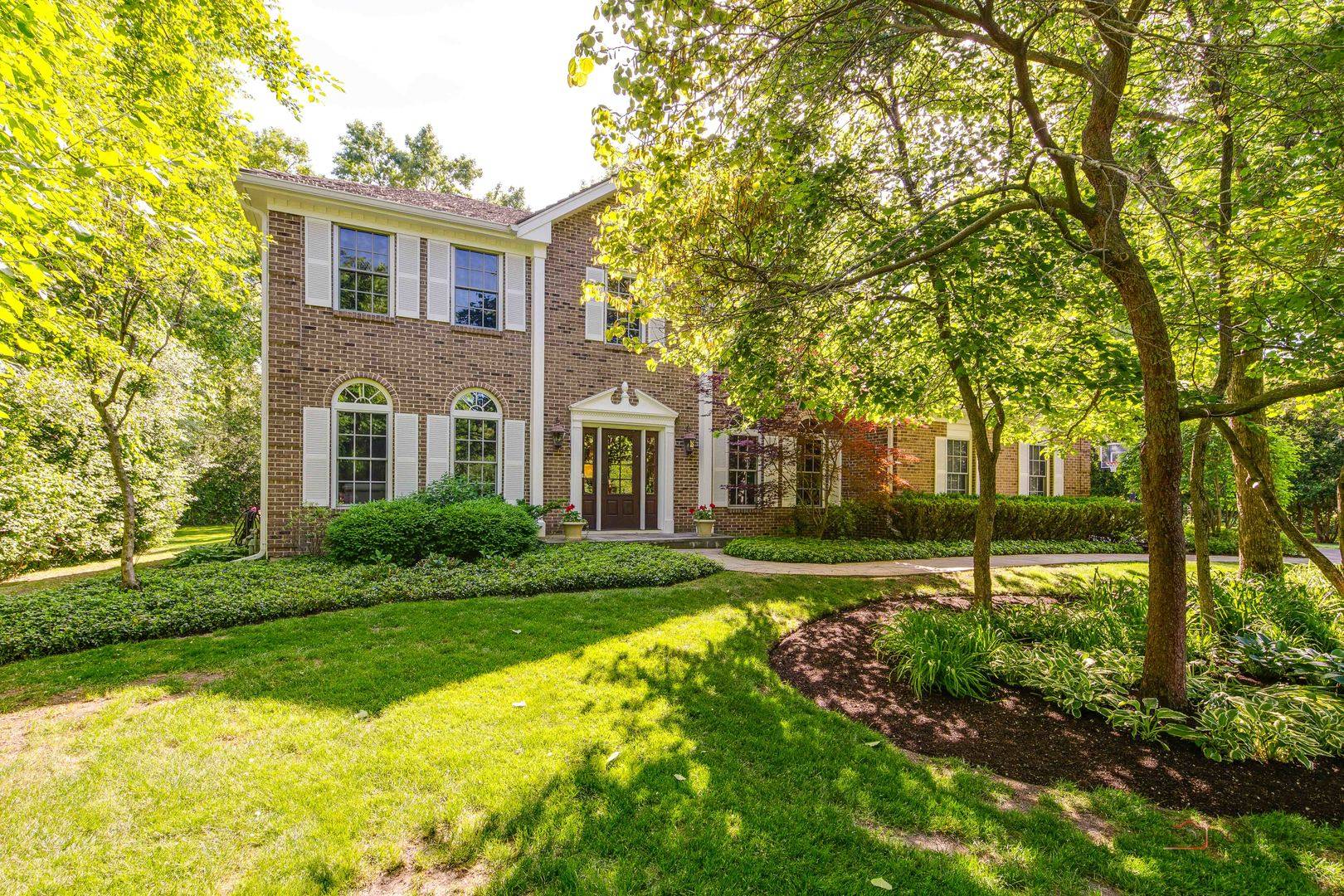 2145 Kenton LN, Libertyville, IL 60048