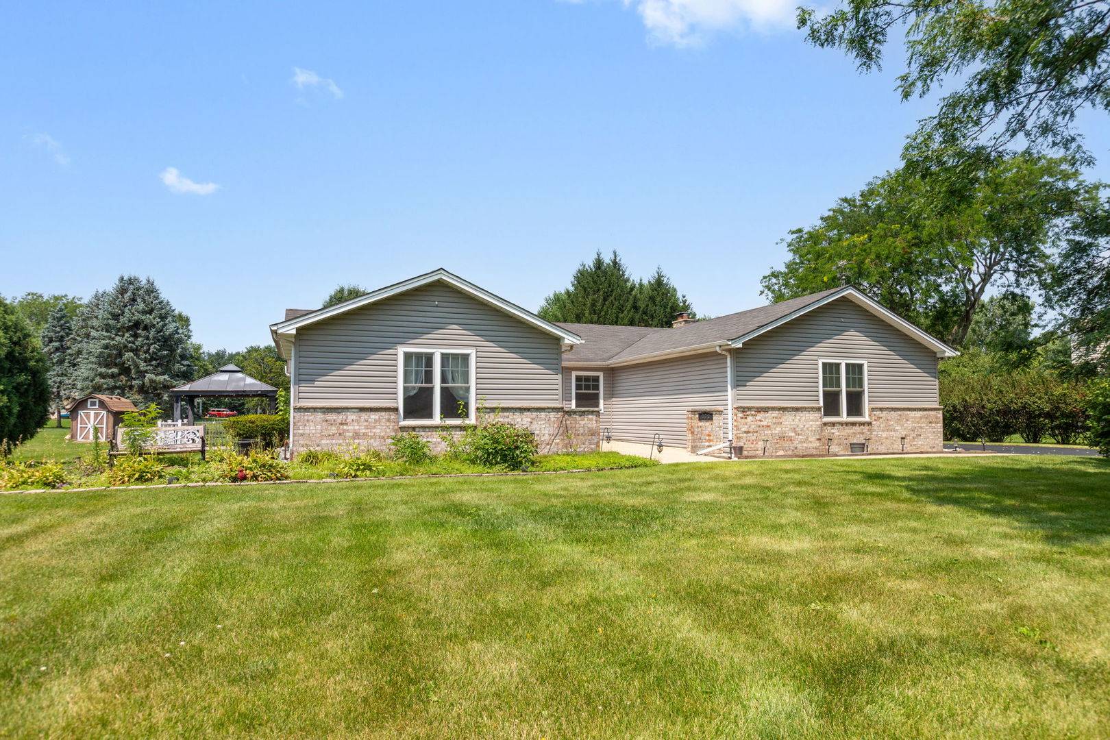 392 Jean ST, Gilberts, IL 60136