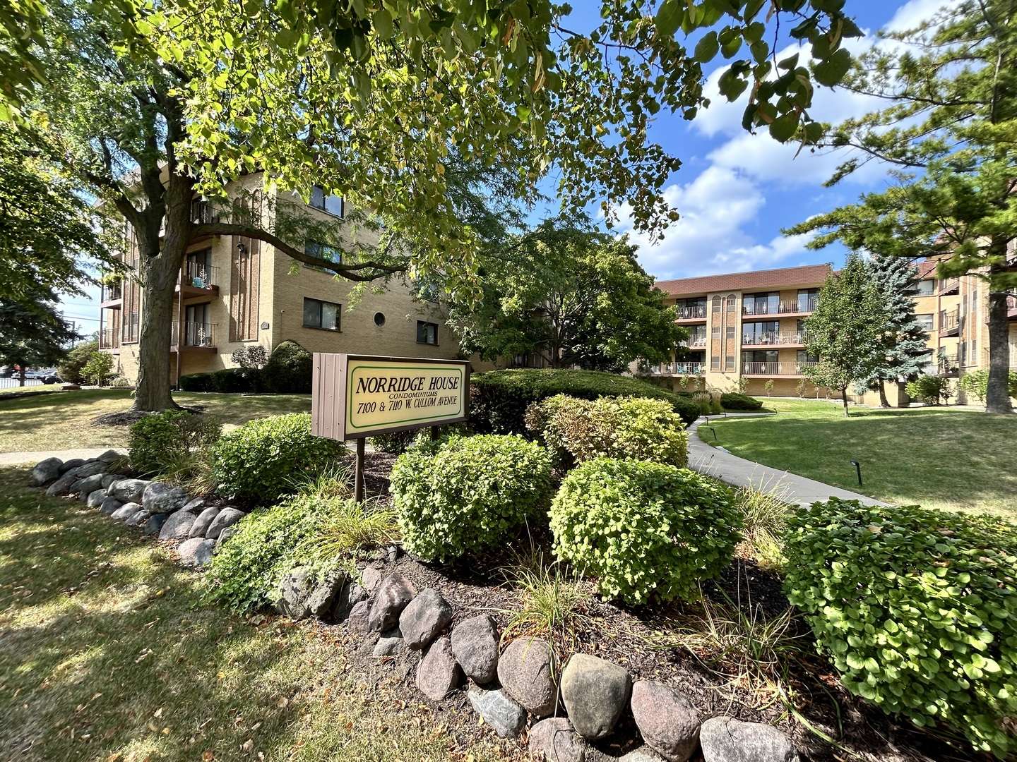 7110 W Cullom AVE #111, Norridge, IL 60706