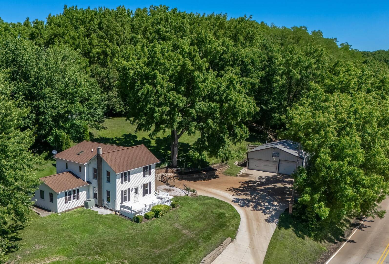 6400 Valley DR, Bettendorf, IA 52722