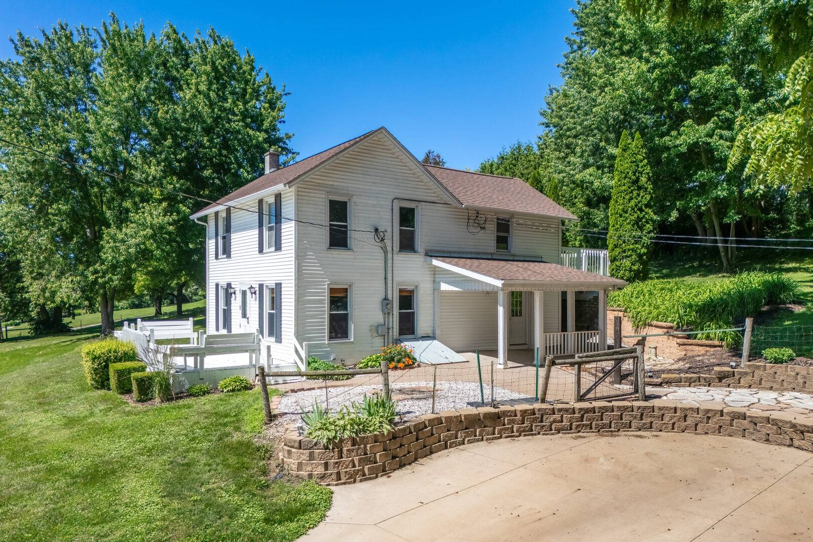 6400 Valley DR, Bettendorf, IA 52722