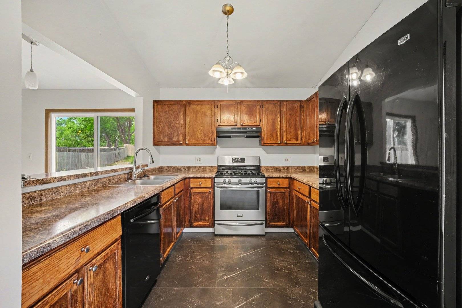 3512 Portsmouth DR, Zion, IL 60099