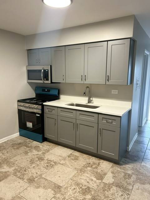 821 Bode RD #4, Elgin, IL 60120