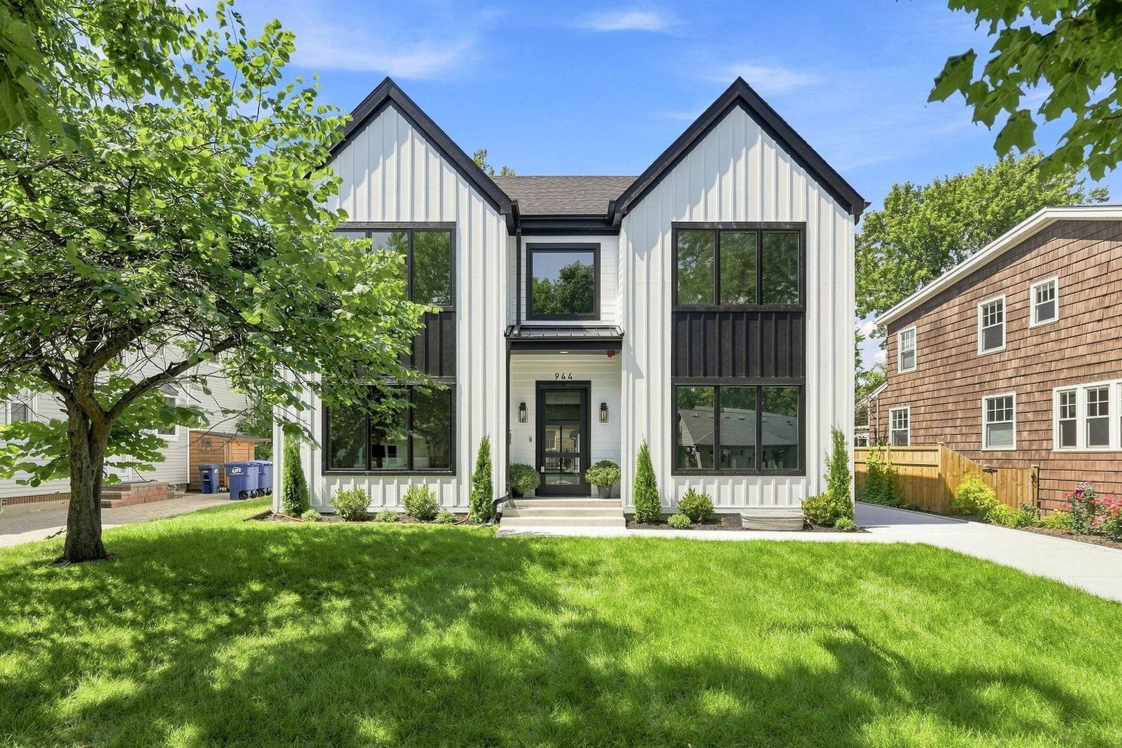 944 Rosemary TER, Deerfield, IL 60015