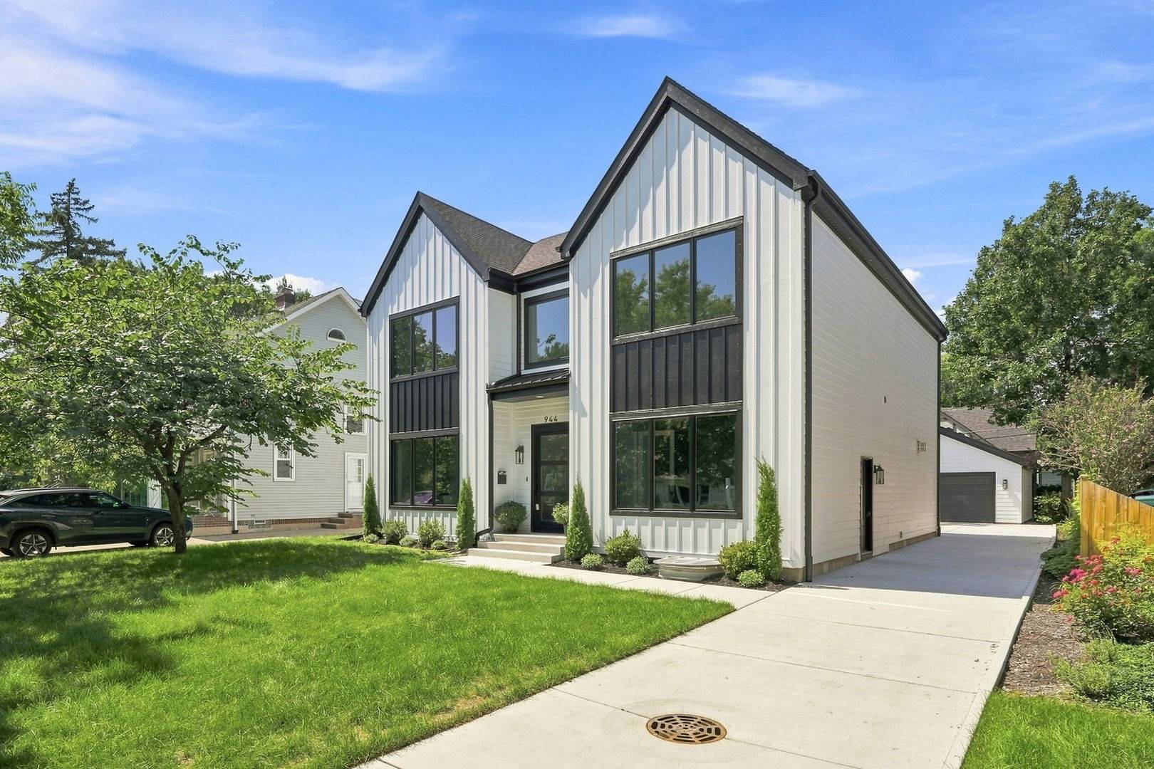944 Rosemary TER, Deerfield, IL 60015