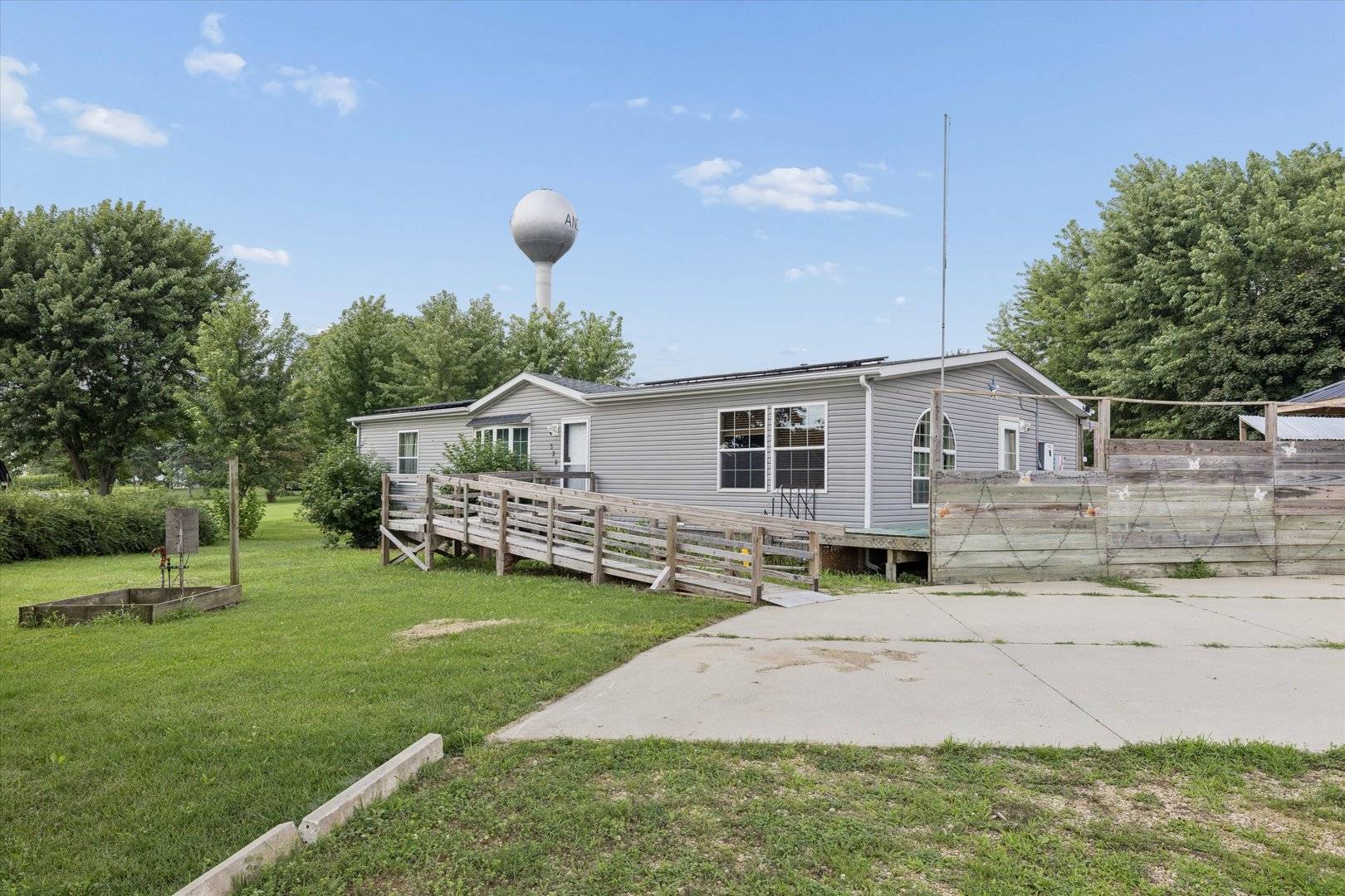 524 6th ST, Andover, IL 61233