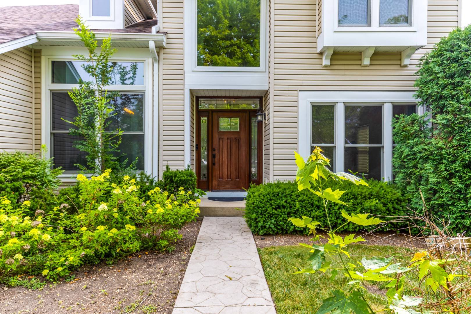 73 Shelby CT, Vernon Hills, IL 60061