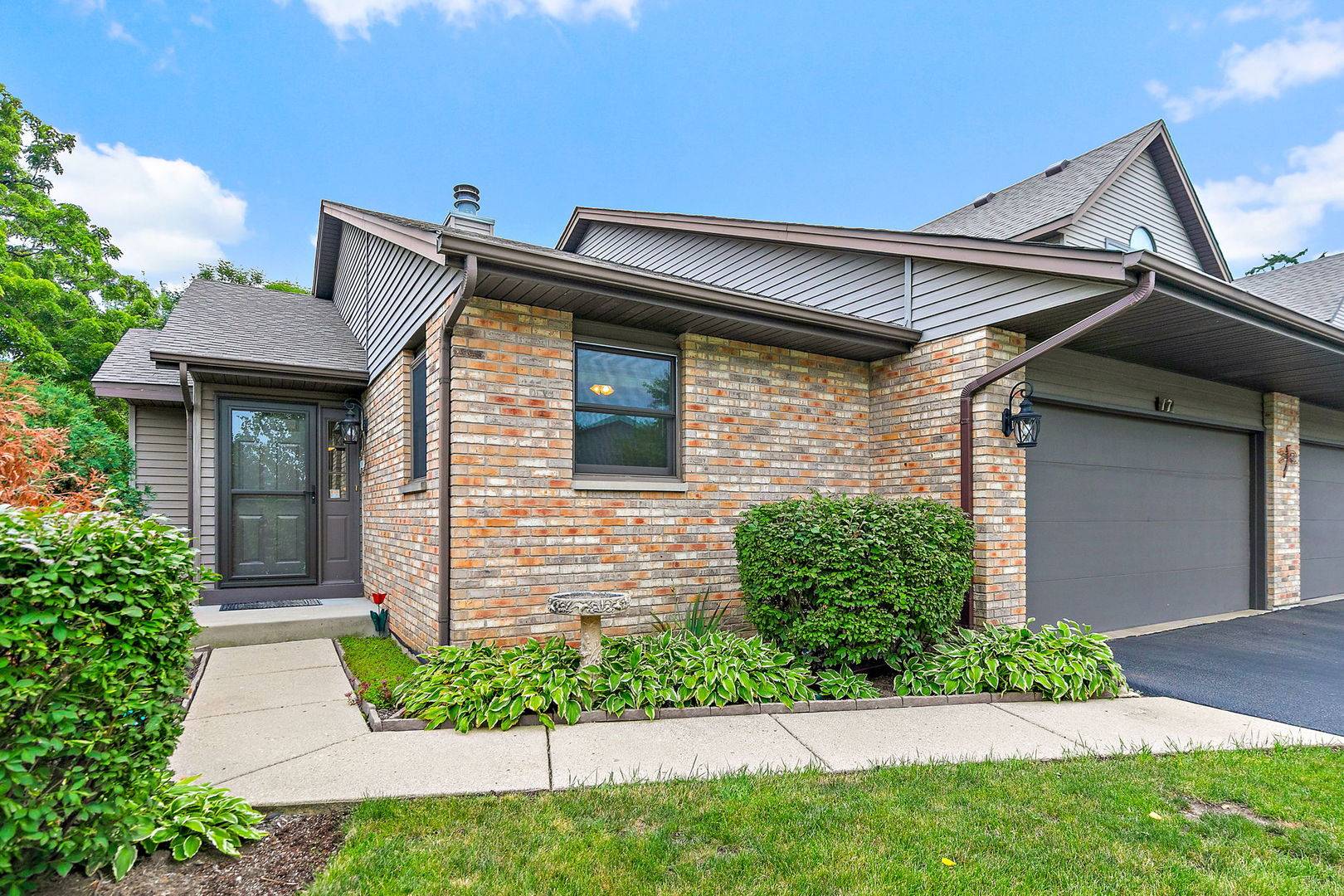 17 Garden Crescent CT #17, Elgin, IL 60123
