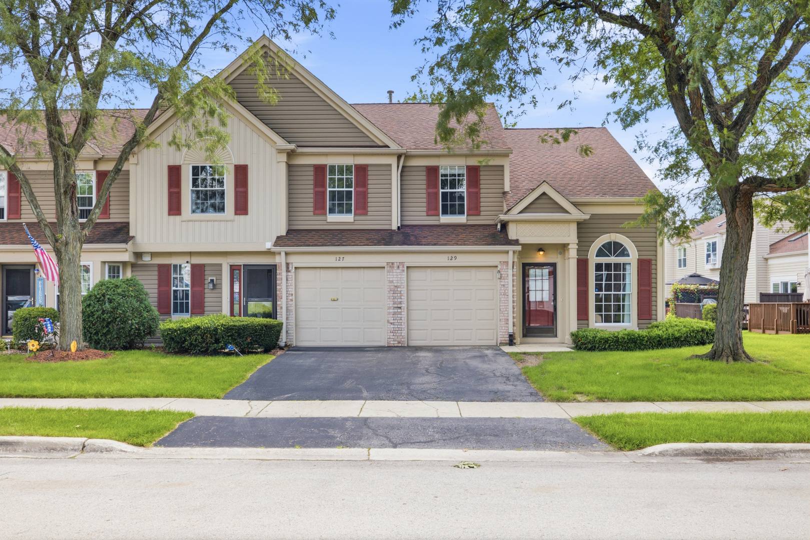 129 Crab Tree DR, Westmont, IL 60559