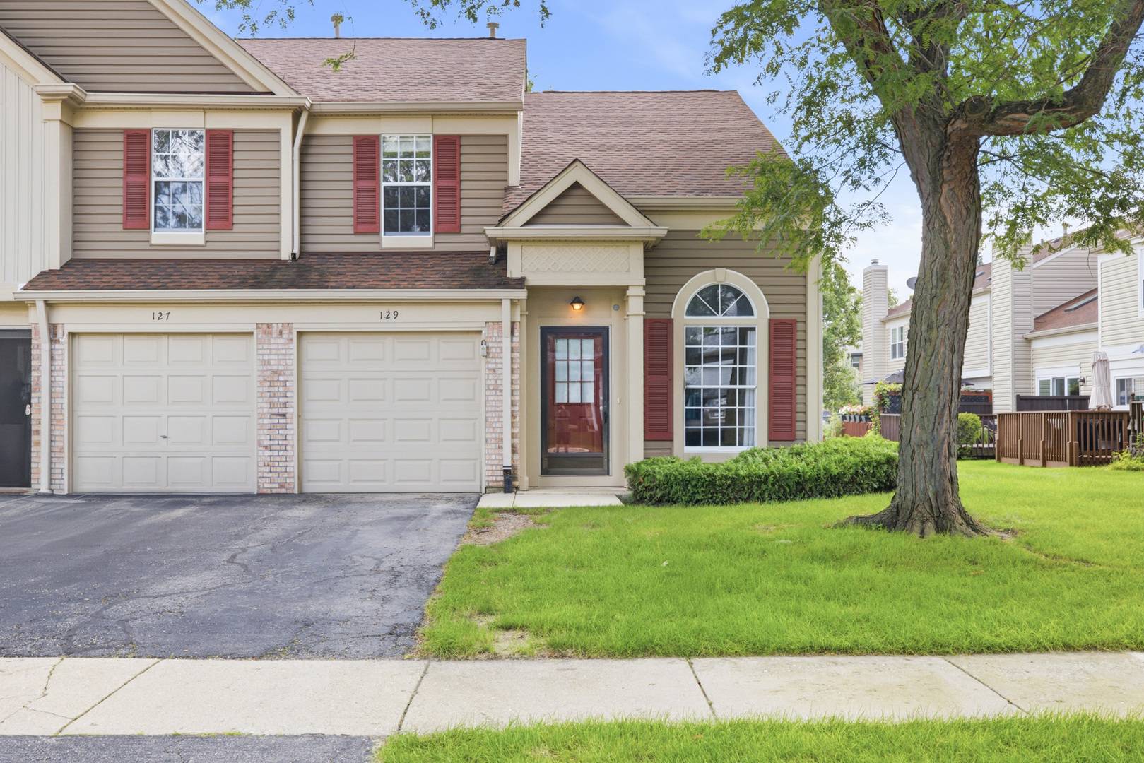 129 Crab Tree DR, Westmont, IL 60559